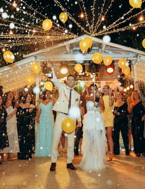 Modern ve estetik düğün albümü dış çekim pozları